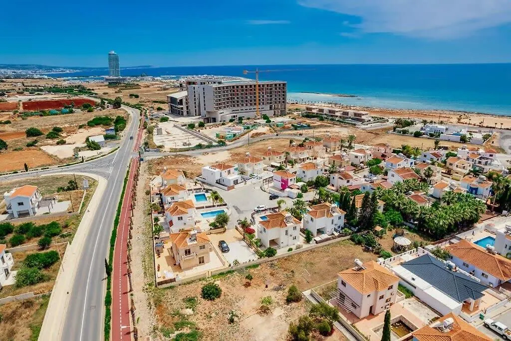Villa Croeso Aya Napa Kıbrıs